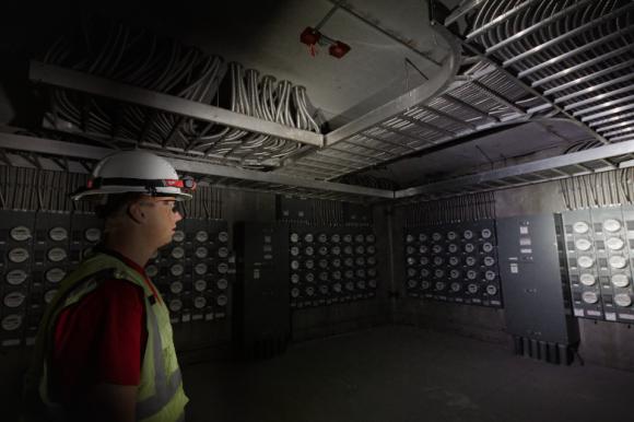 Latarka czołowa akumulatorowa LED Milwaukee L4HL2-301 (4933479963)