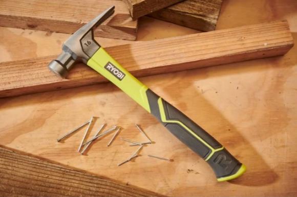 Młotek 450g fiberglass Ryobi (5132005333)